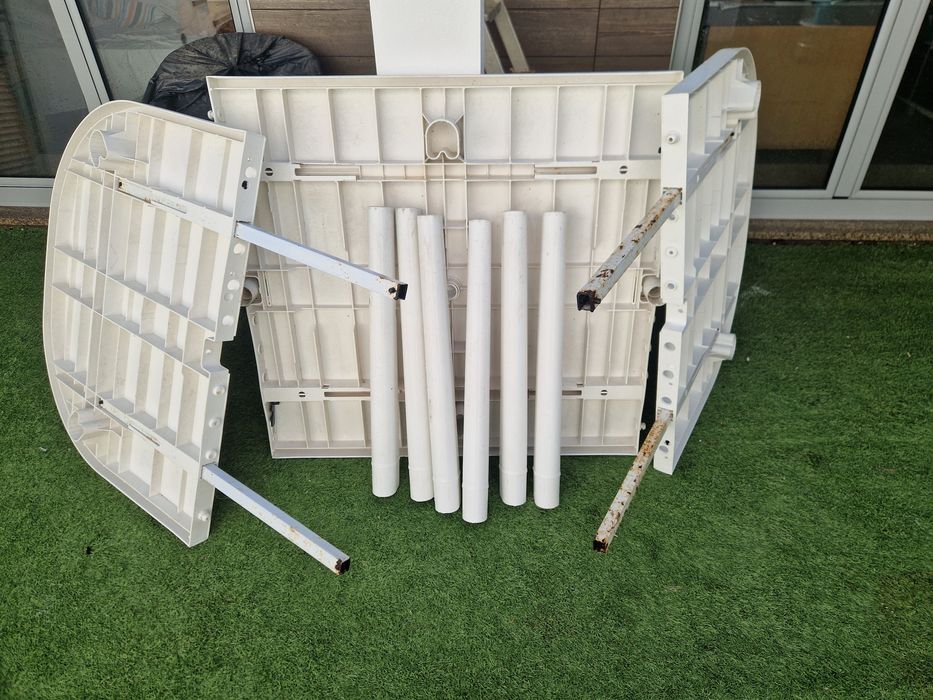 Vendo mesa de jardim em plástico