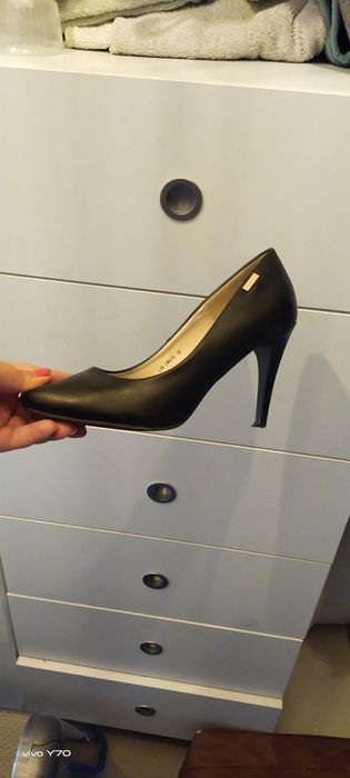 Szpilki, sandały na obcasie