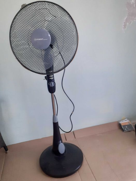 Sprzedam wiatrak czarny wys.150 cm używany