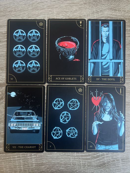 Розпродаж колод таро