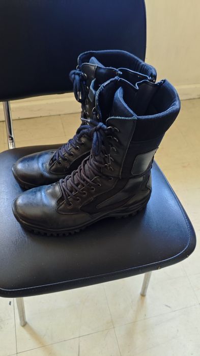 Botas militares  com fecho