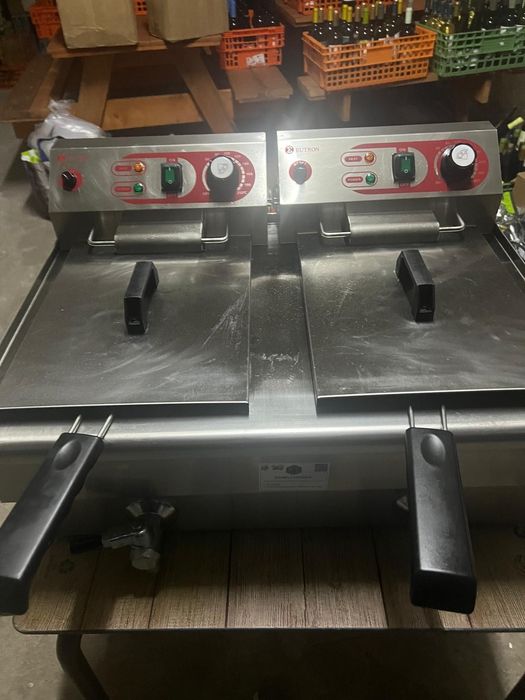 Vendo fritadeira e boneco