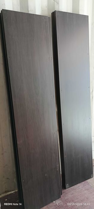 Estante  de madeira com 25 cubos
