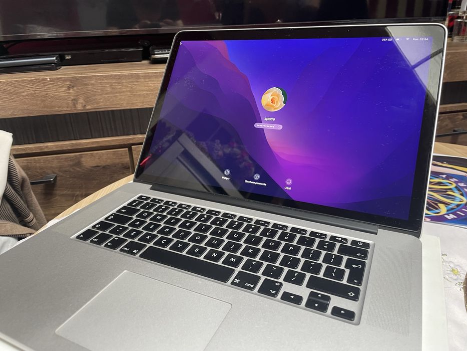 MacBook Pro 15” Retina Mid 2015 | i7 2.2GHz | 16GB RAM | SSD 256GB