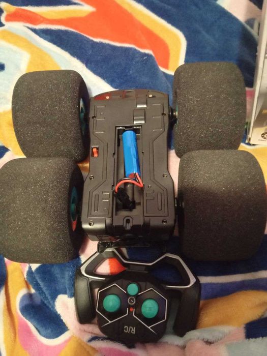 Машинка перевёртыш на пульте управления