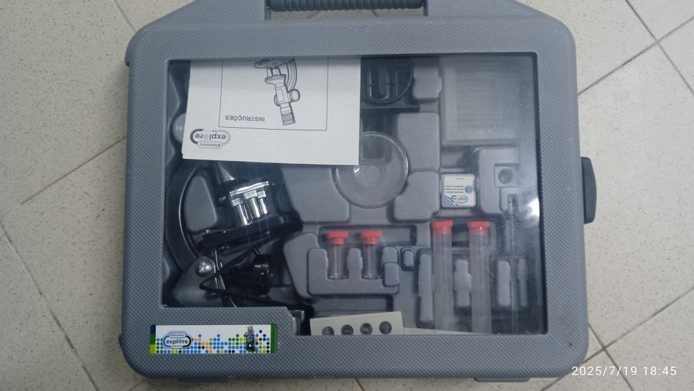 Microscópio novo