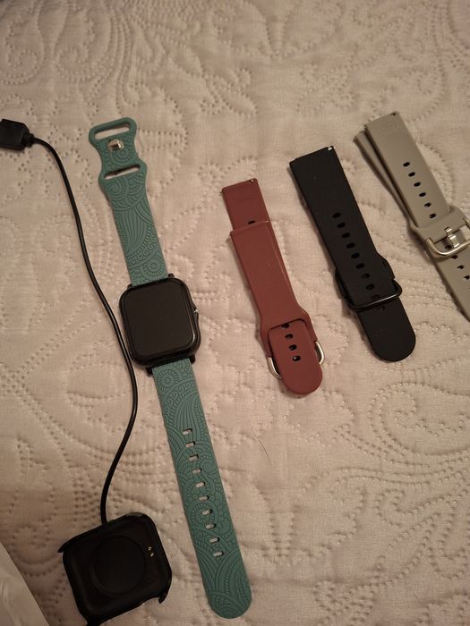 Smartwatch com 4 braceletes