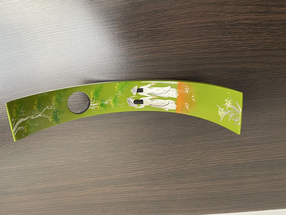 Stojak na wino lakowy