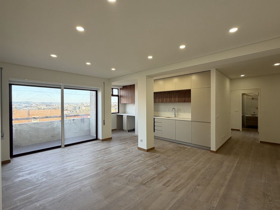 Apartamento T2+1 Totalmente Remodelado com Garagem – Vila Nova de Gaia