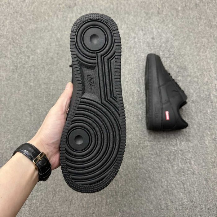 Nike Air Force 1 Low Supreme Czarny r.43