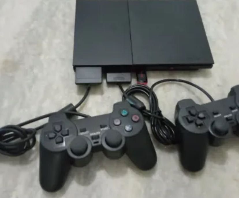 PlayStation 2 em óptimo estado com 2 jogos incluídos