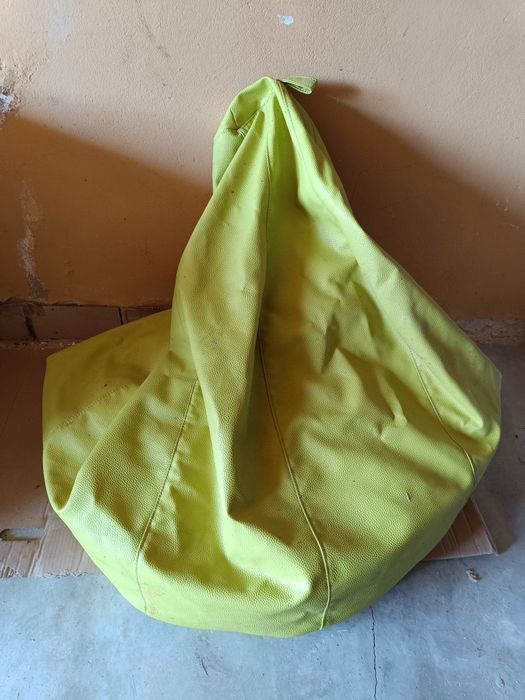 Puff em pele formato pêra