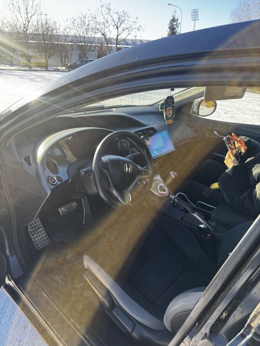 терміновий продаж Honda civic 5D продам машину