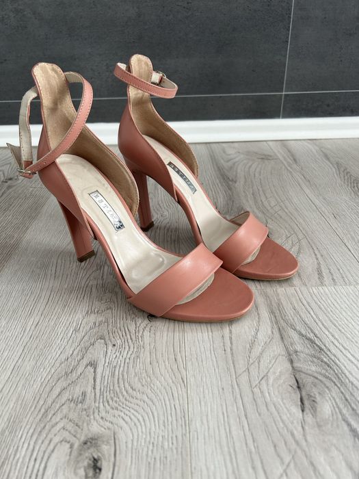 Sandały na obcasie Ryłko r.38