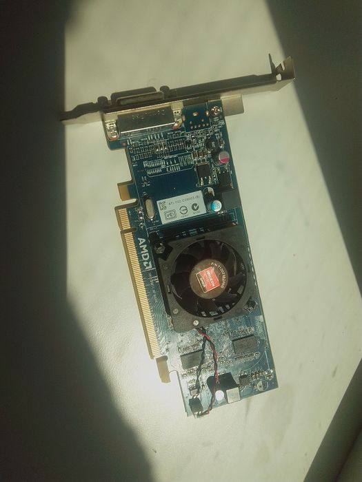 Продам Видеокарту AMD RADEON HD 5450 512MB