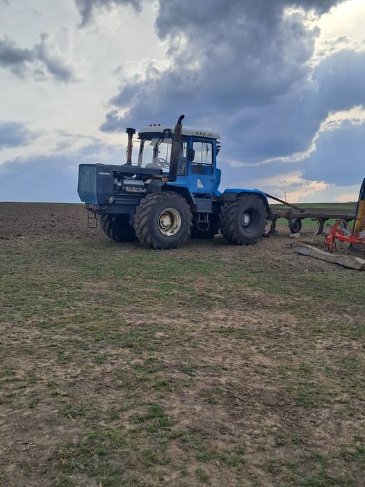 Продам трактор хтз