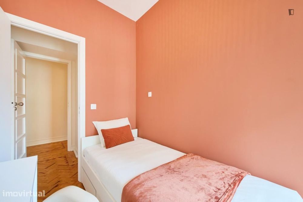 Quarto - localizado em Arroios Lisbon