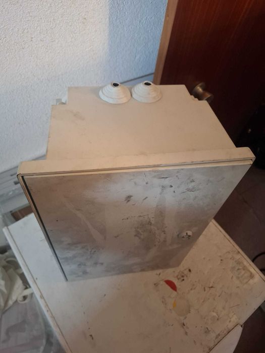 Vendo Caixa Eletricidade para Roulotes com quadro
