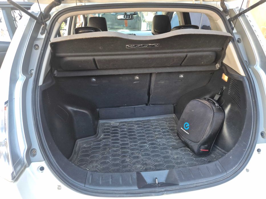 Nissan Leaf электромобиль