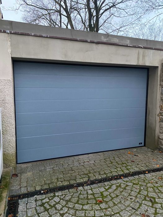 Bramy garażowe segmentowe, rolowane, uchylne