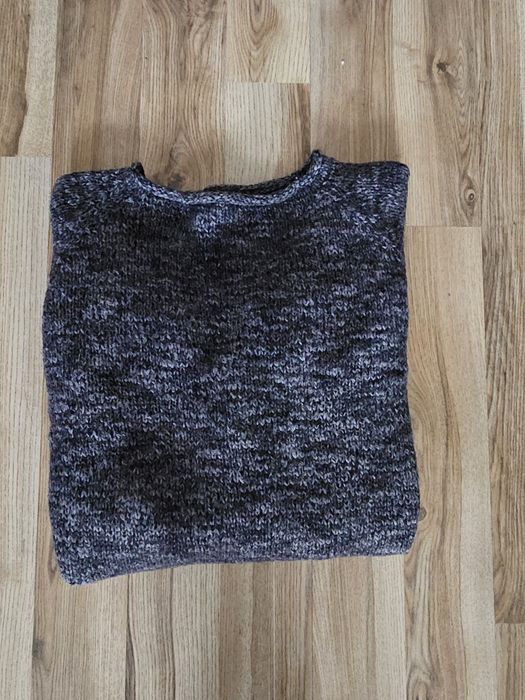 Firmowy sweter zimowy popielaty