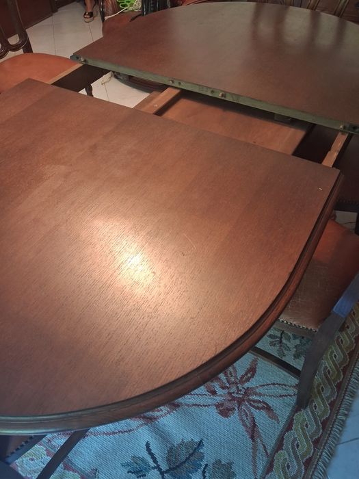 Conjunto mesa e cadeiras