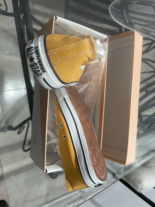 All star amarelo