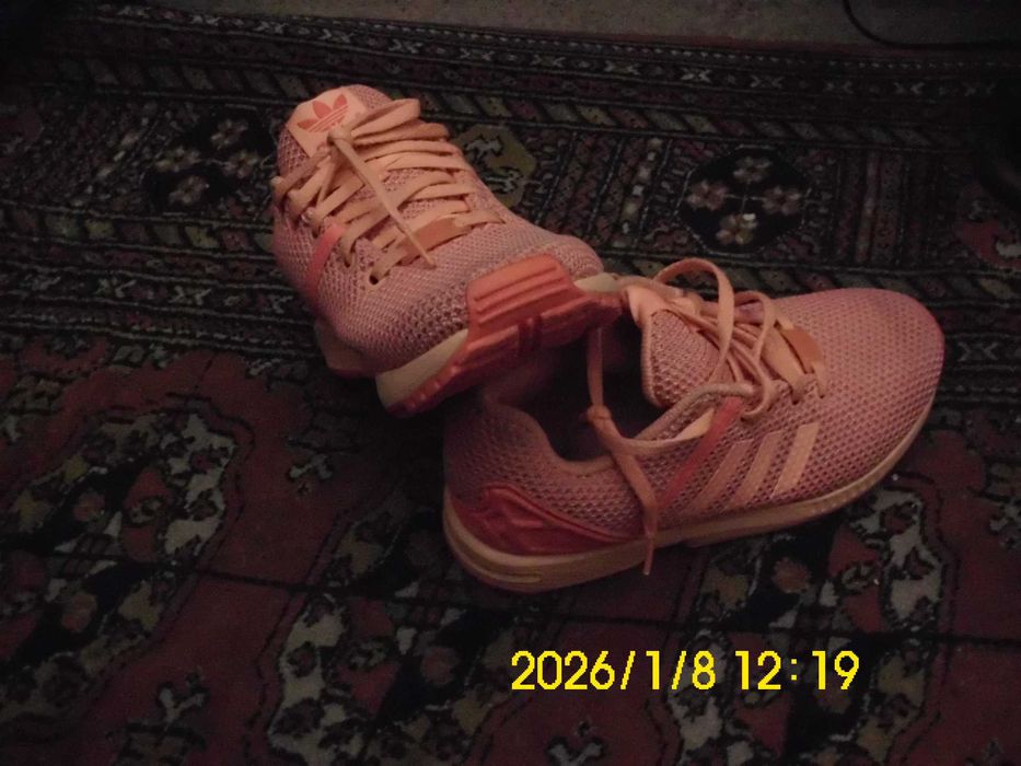 Sapatilhas de marca originais, impecaveis , APENAS 15