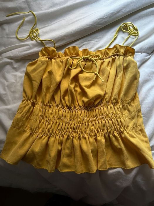 Top amarelo mostarda