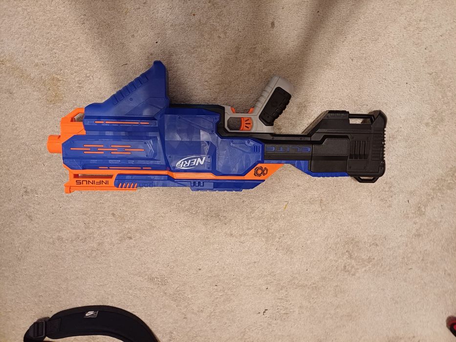 Pistolet nerf infinitus