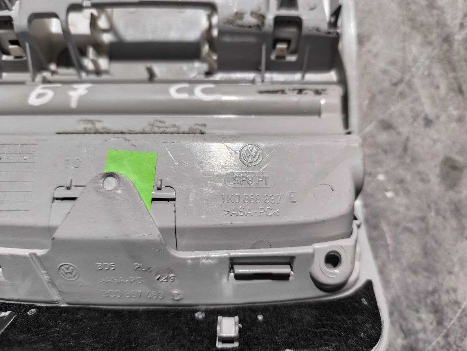 Передній плафон салону VW Passat CC  1K0947133H  1K0868837