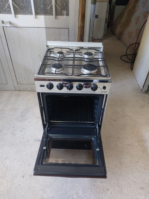 Fogão a gas e elétrico