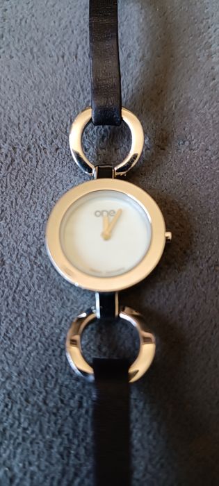 Relógio ONE em bom estado