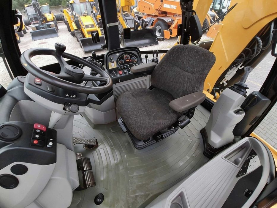 Екскаватор-навантажувач Caterpillar 444E