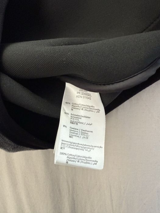 Casaco cinzento escuro da Hugo Boss