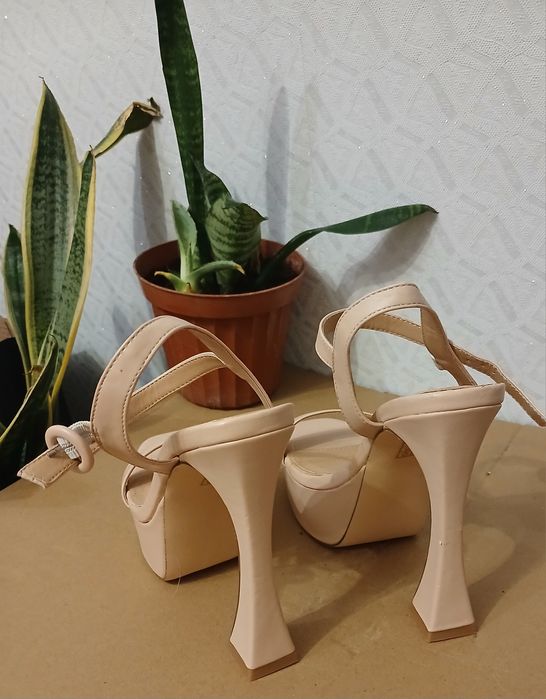 Босоножки нюдовый цвет  нежные