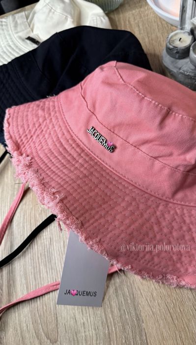 Чорного кольору Панамка від бренду Jacquemus жакмюс
