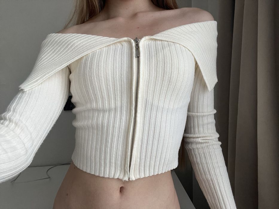 Ivory Icon — трикотажний топ з відкритими плечима Bershka