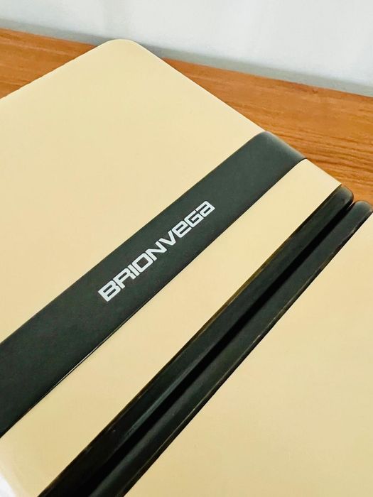 Rádio cubo Brionvega em bege - original