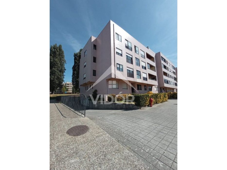 Lugar de Garagem Rua de Diu nos Montes Burgos