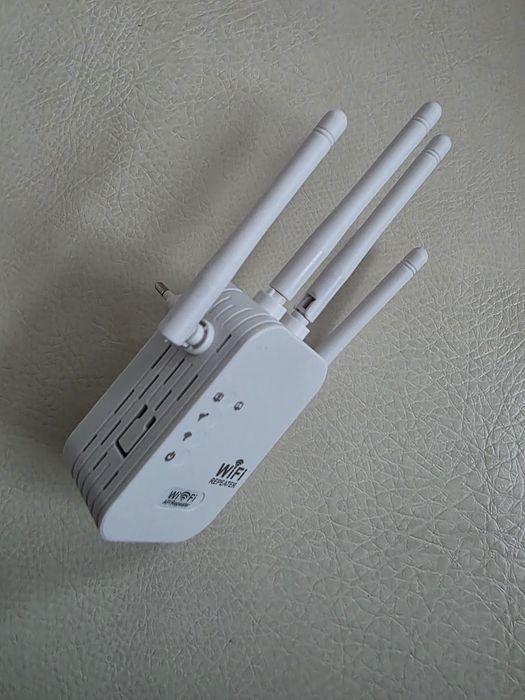 Mocny Wzmacniacz WiFi 1200Mbps (5GHz + 2.4GHz) – 4 Anteny, Repeater