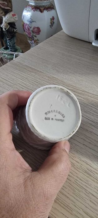 Pequena jarra de loiça