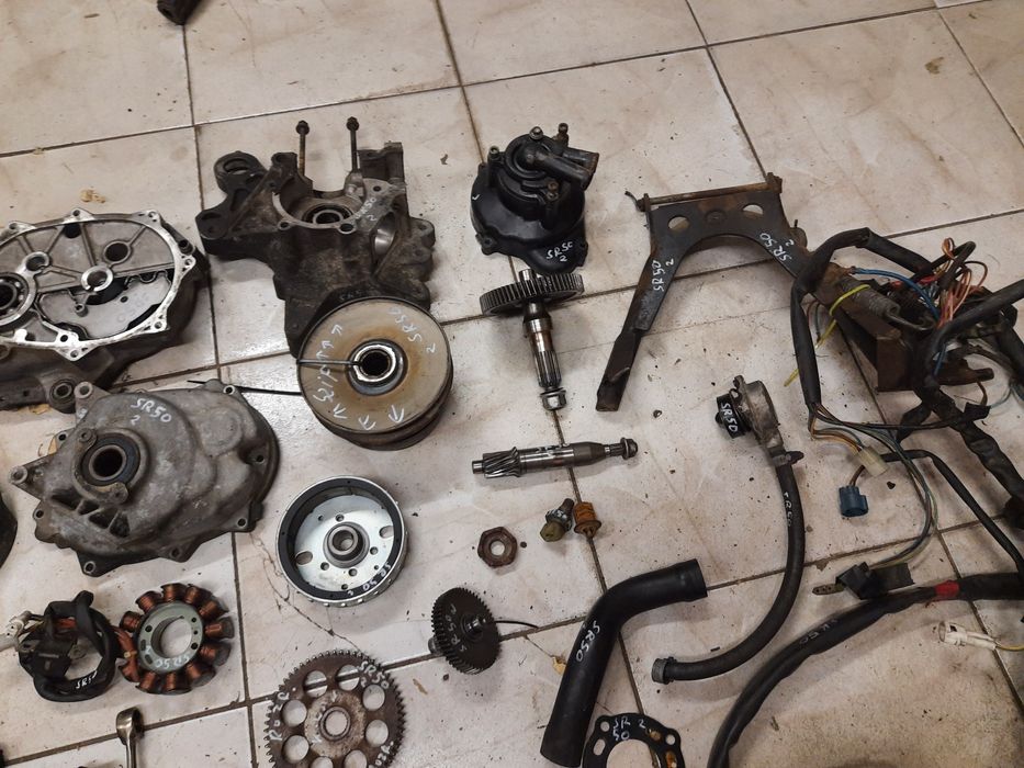 Aprilia SR 50 Ditech silnik części wał cylinder iskrownik pokrywa