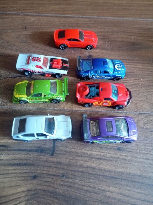 Zestaw hot wheels. 43 autka plus laweta.