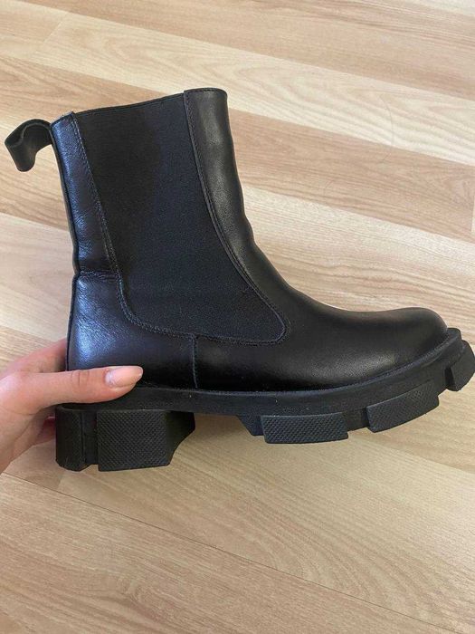 Напівчоботи шкіряні ,в хорошому стані