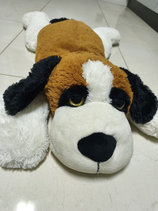 Cão peluche tamanho grande
