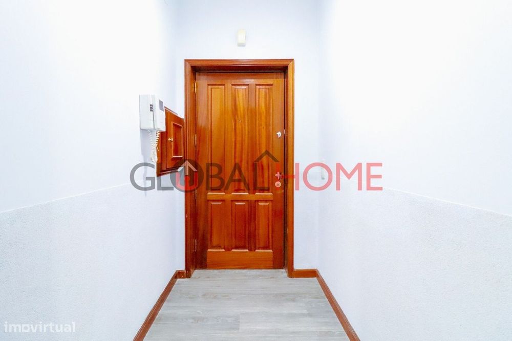 Apartamento T1 Renovado ao centro de Canelas