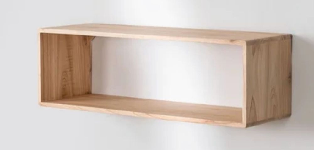 Prateleiras em madeira natural