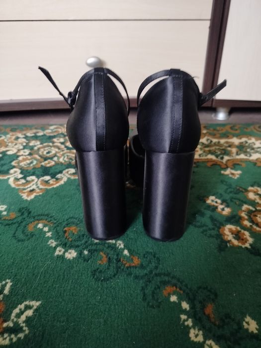 нереальні туфлі від zara