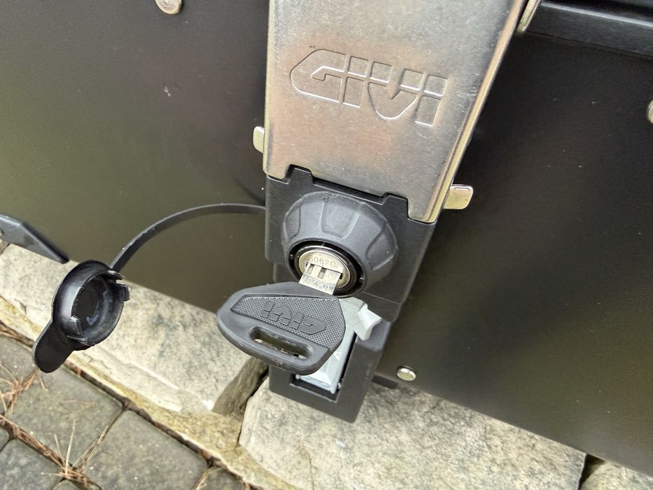 Kufer Centralny 58l Givi Monokey Trakker Outback Evo Wkladka Oparcie